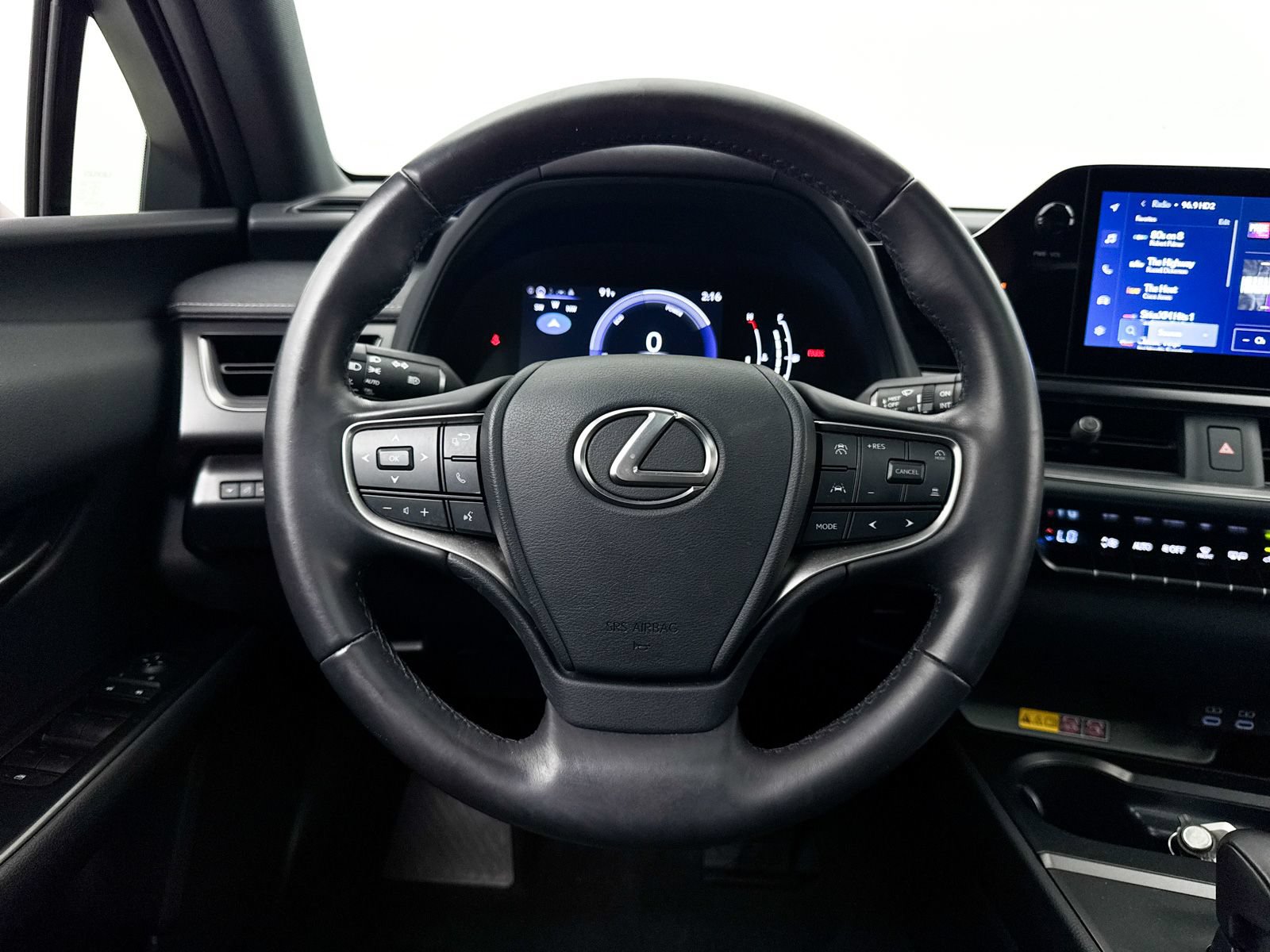 Used 2025 Lexus UX 300h FWD w/ Accessory Package (Z2) image 4