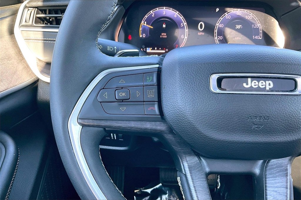 Used 2024 Jeep Grand Cherokee L Limited w/ Luxury Tech Group II image 18