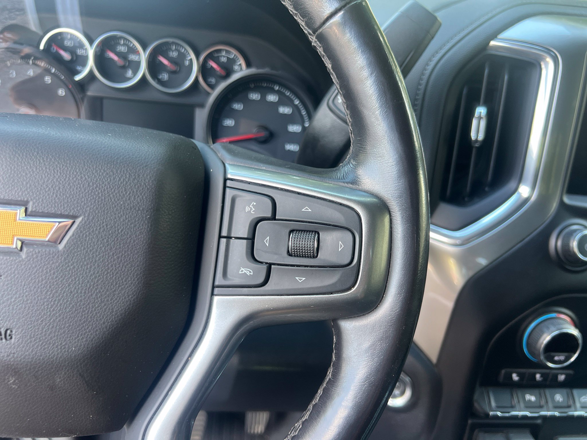 Used 2021 Chevrolet Silverado 1500 LTZ AWD/4WD image 20