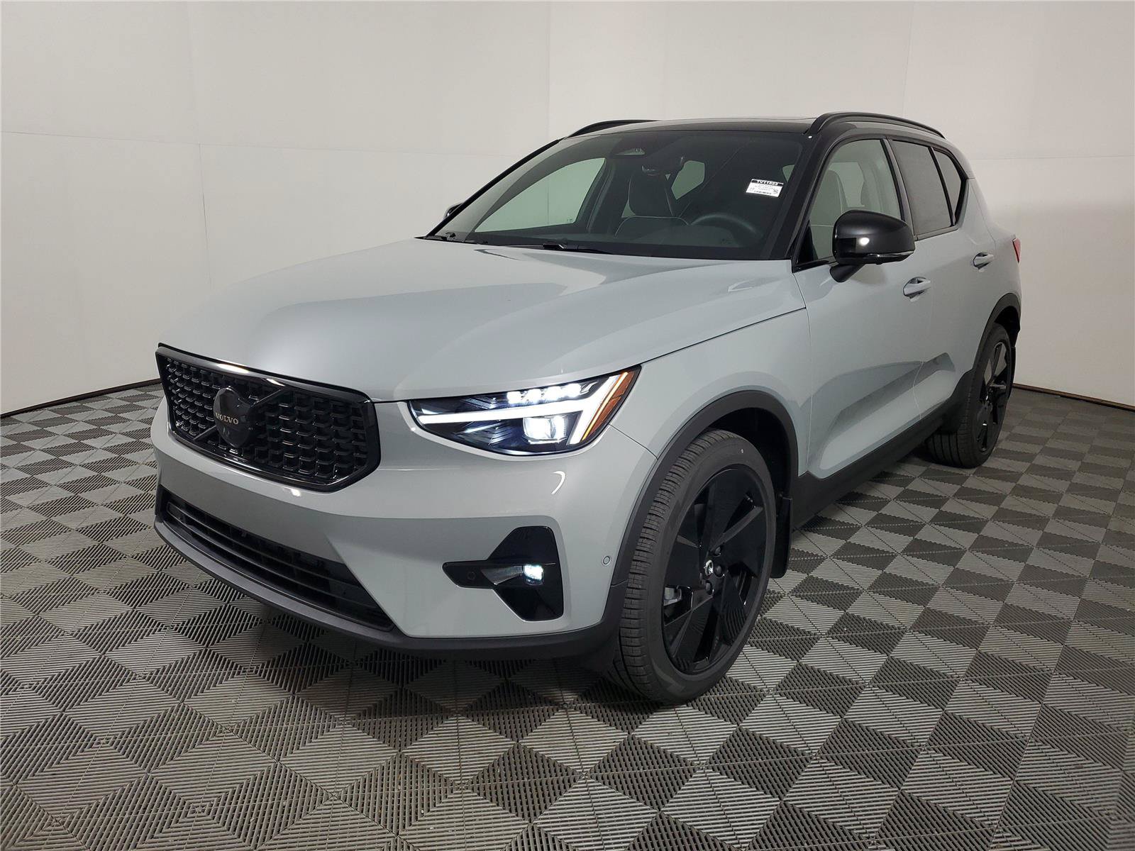 New 2026 Volvo XC40 B5 Ultra w/ Climate Package AWD/4WD image 3