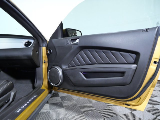 Used 2010 Ford Mustang Coupe RWD image 8