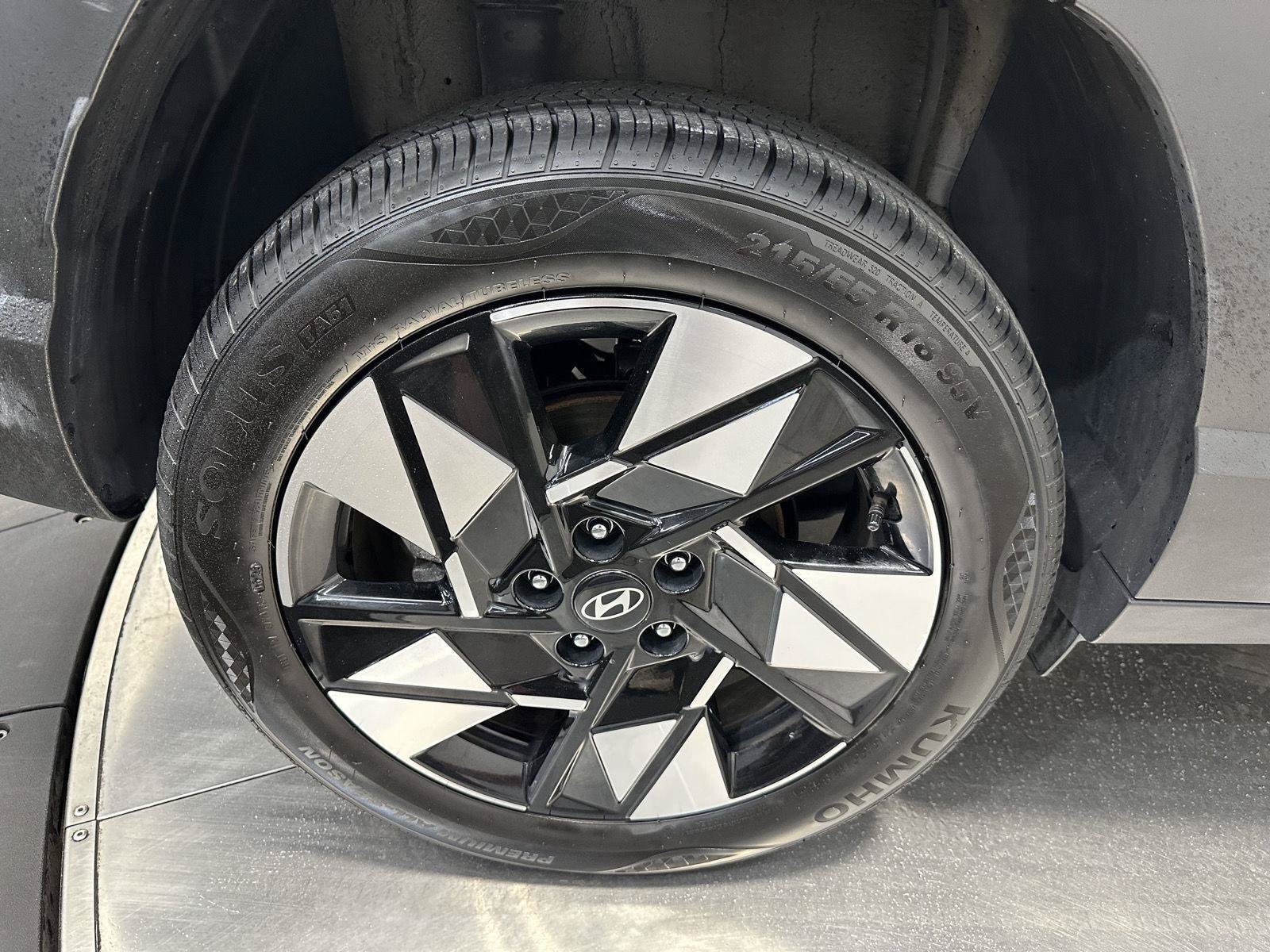 Certified 2024 Hyundai Kona SEL AWD/4WD image 11