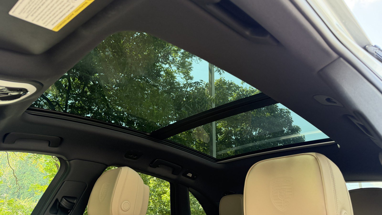 Certified 2026 Porsche Macan Turbo AWD/4WD image 32
