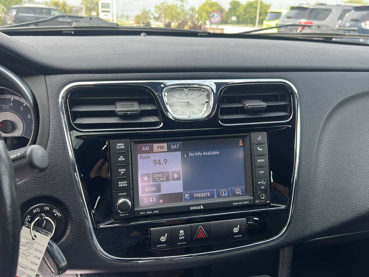 Used 2011 Chrysler 200 Limited FWD image 19