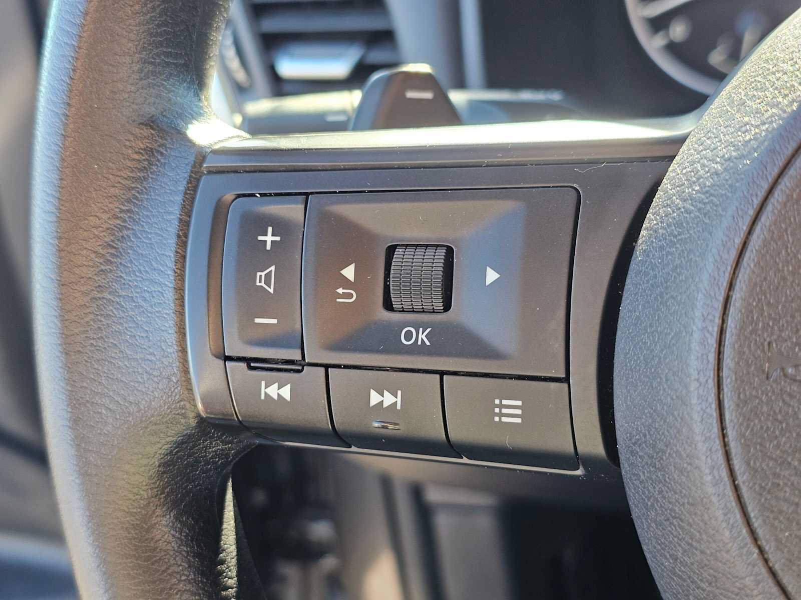 Used 2024 Nissan Rogue SV FWD image 28