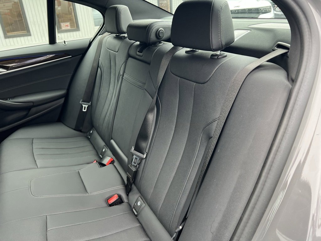 Used 2022 BMW 540i xDrive w/ Premium Package image 30