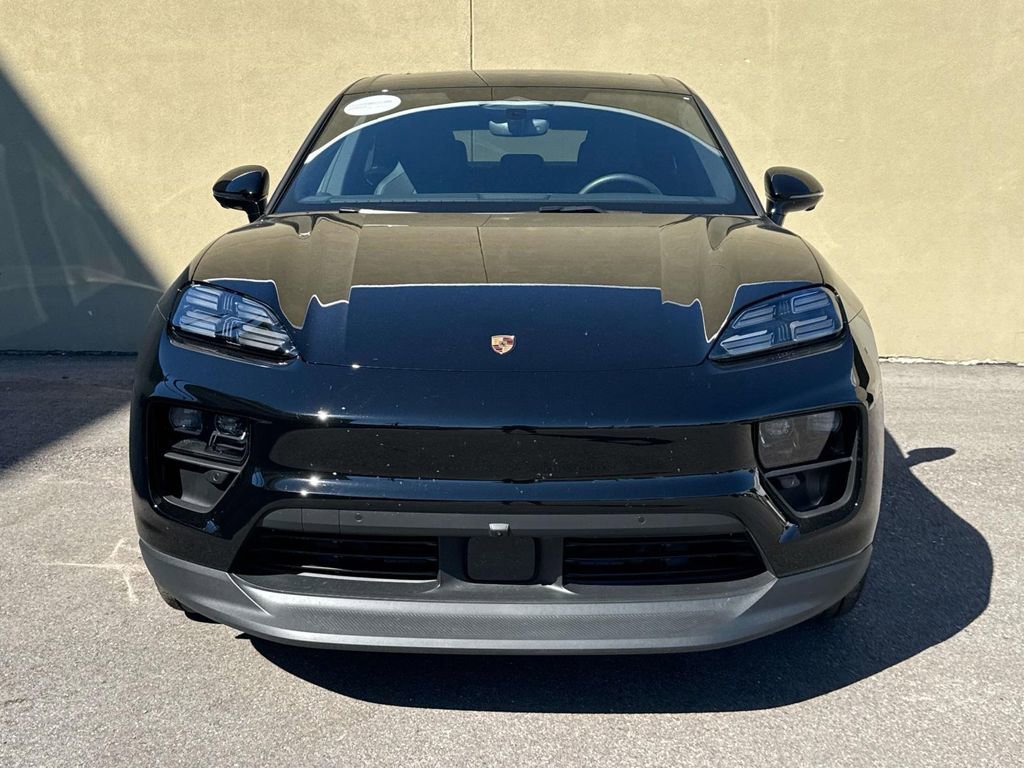 Certified 2025 Porsche Macan Electric image 6