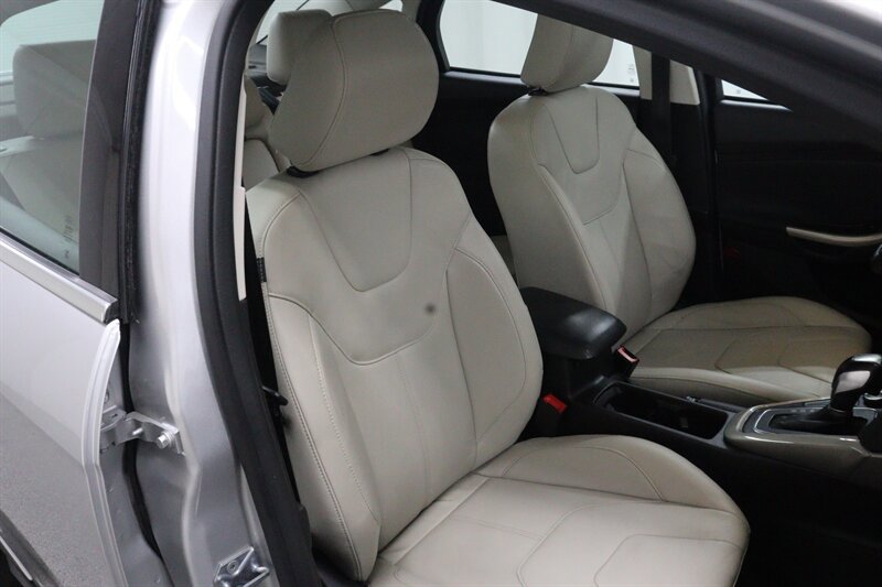 Used 2017 Ford Focus Titanium FWD image 22