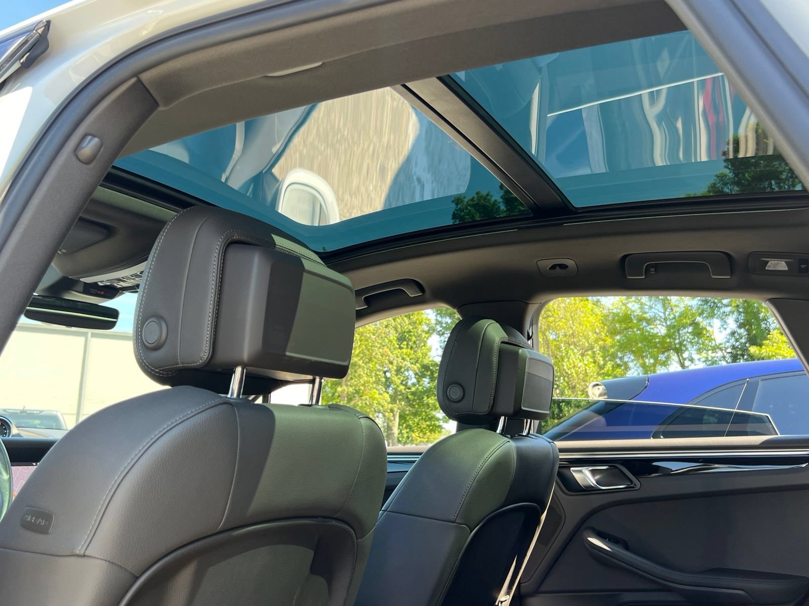 Certified 2021 Porsche Macan AWD/4WD image 21