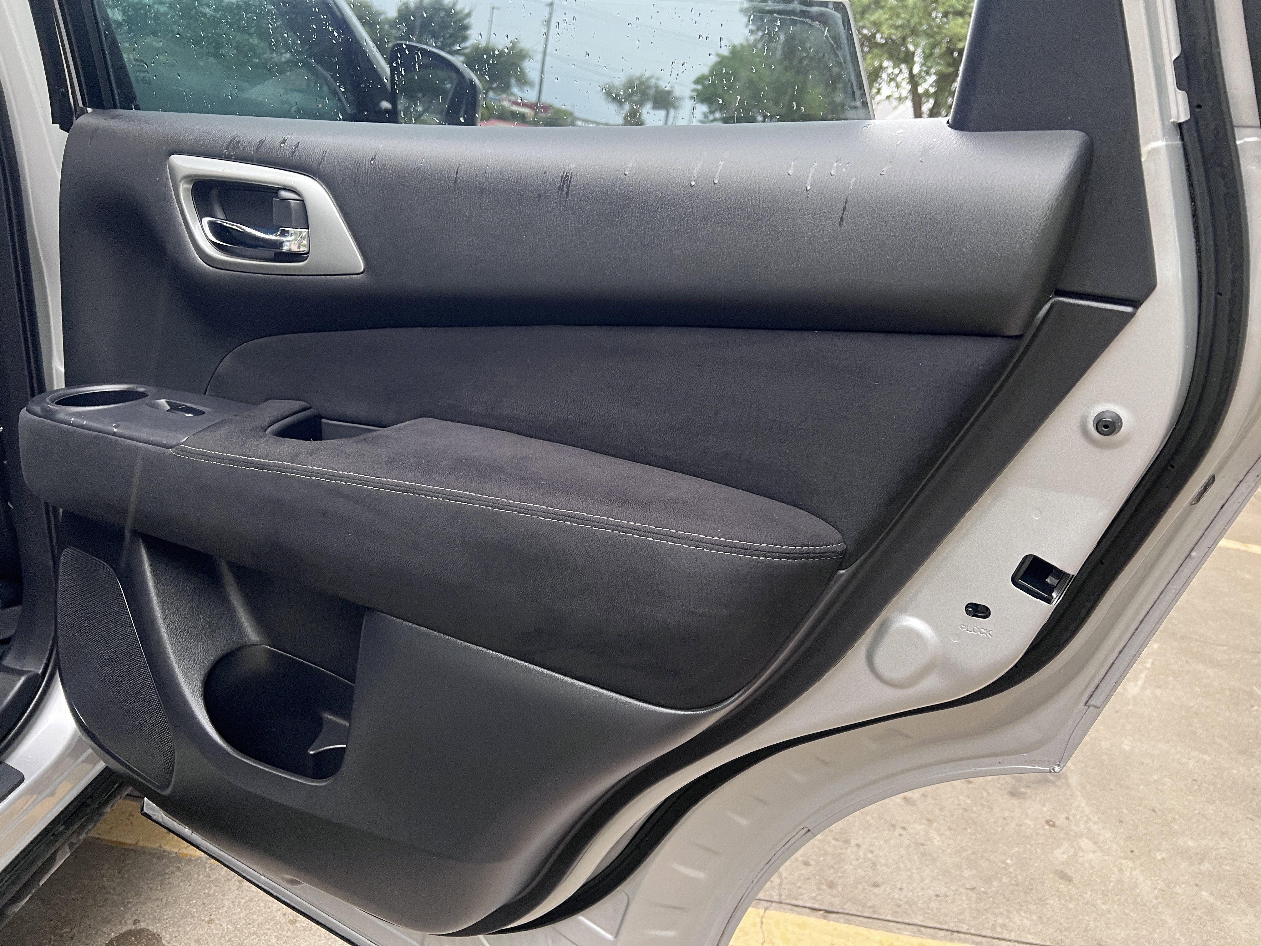 Used 2015 Nissan Pathfinder SV image 12