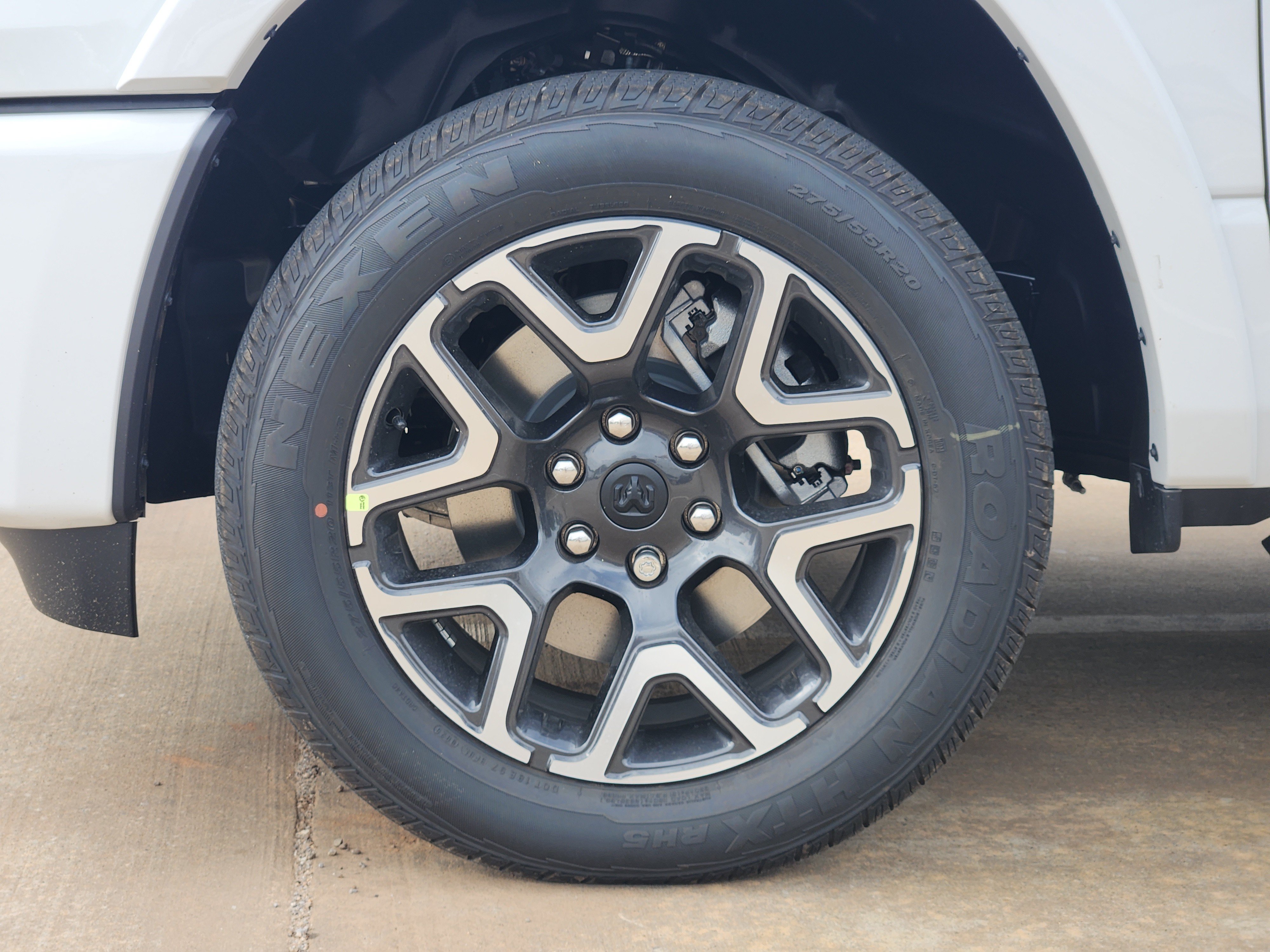 New 2026 RAM 1500 Laramie AWD/4WD image 9