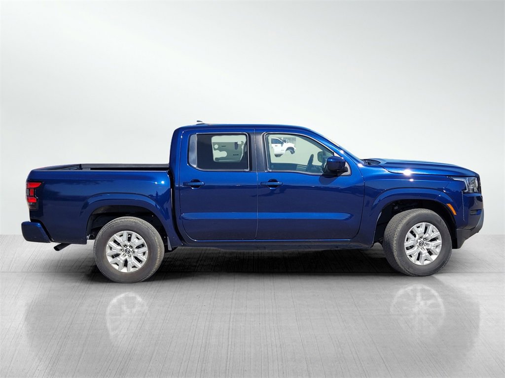 Used 2023 Nissan Frontier SV image 3