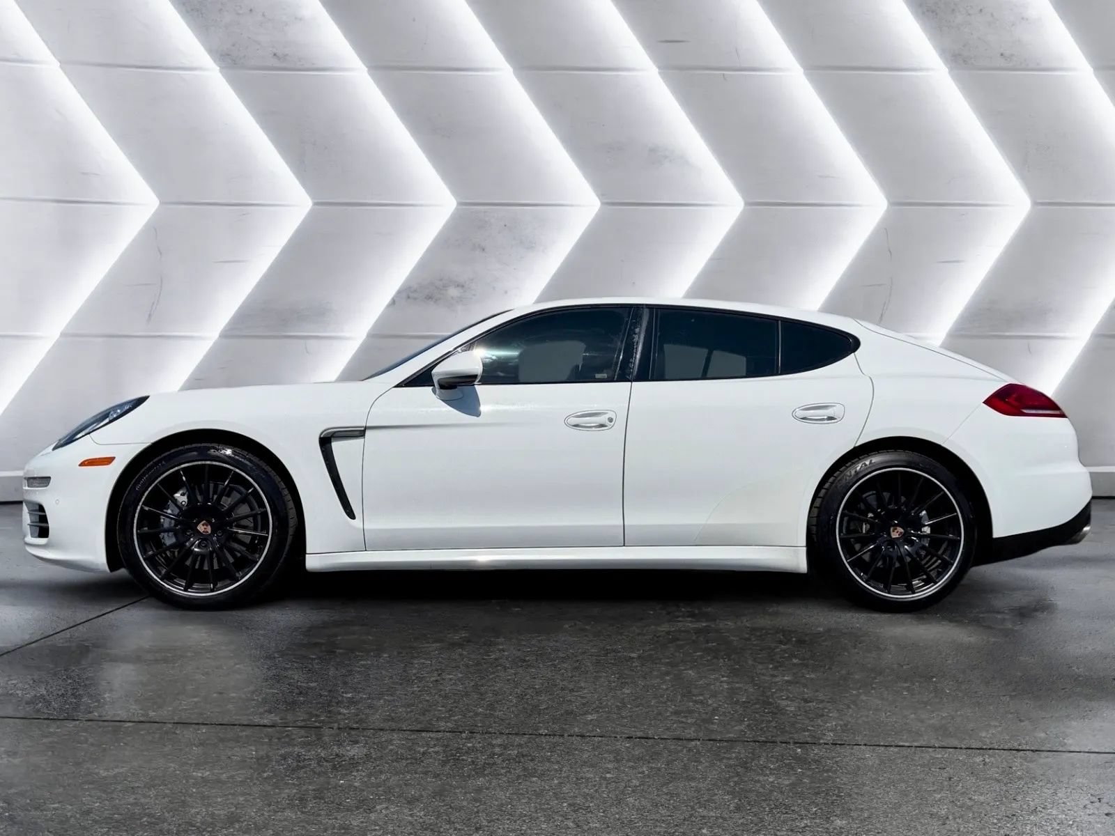 Used 2015 Porsche Panamera 4S AWD/4WD image 5