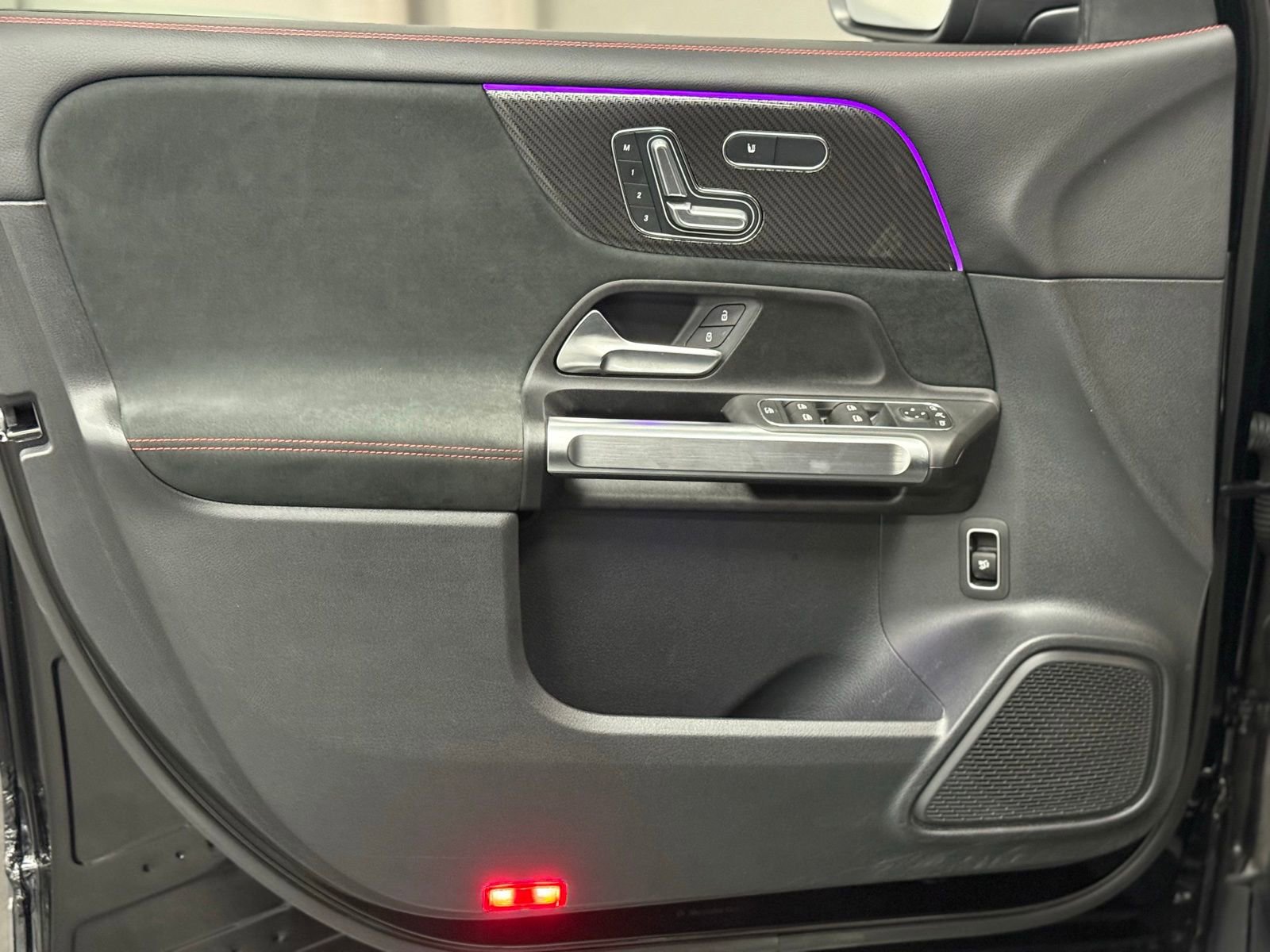 Used 2023 Mercedes-Benz GLB 250 4MATIC image 17