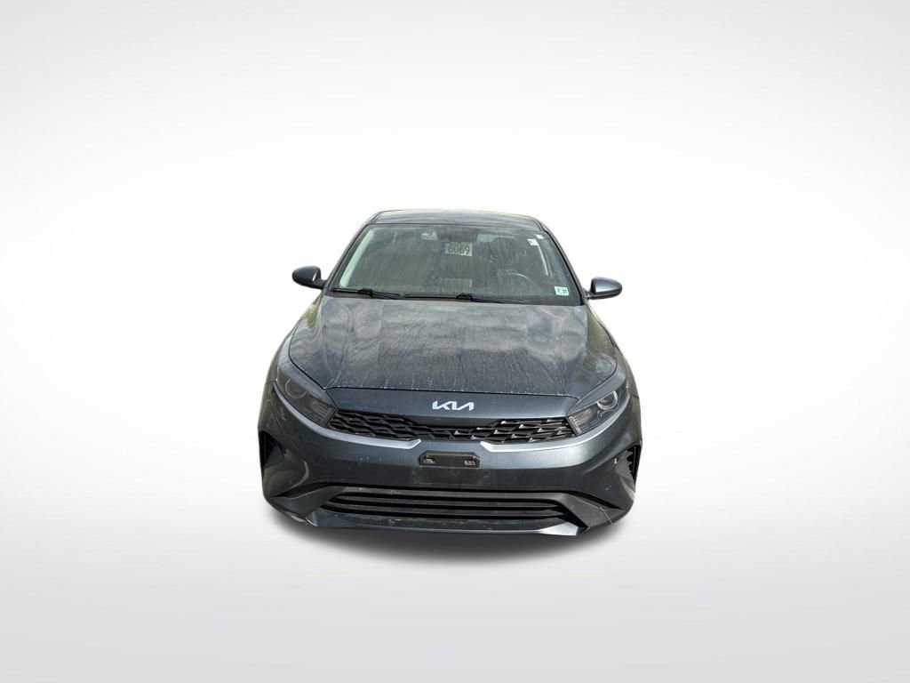 Used 2022 Kia Forte LXS image 3