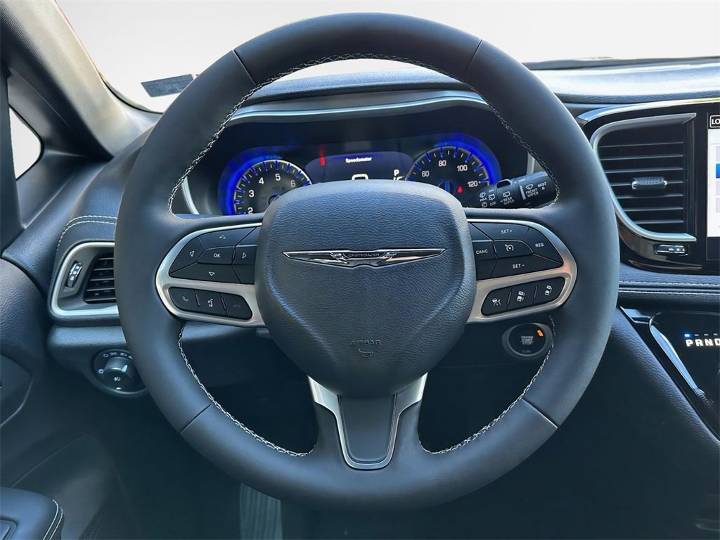 New 2026 Chrysler Pacifica Select image 8