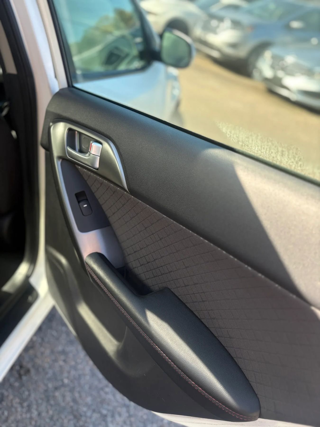 Used 2011 Kia Forte SX FWD image 31