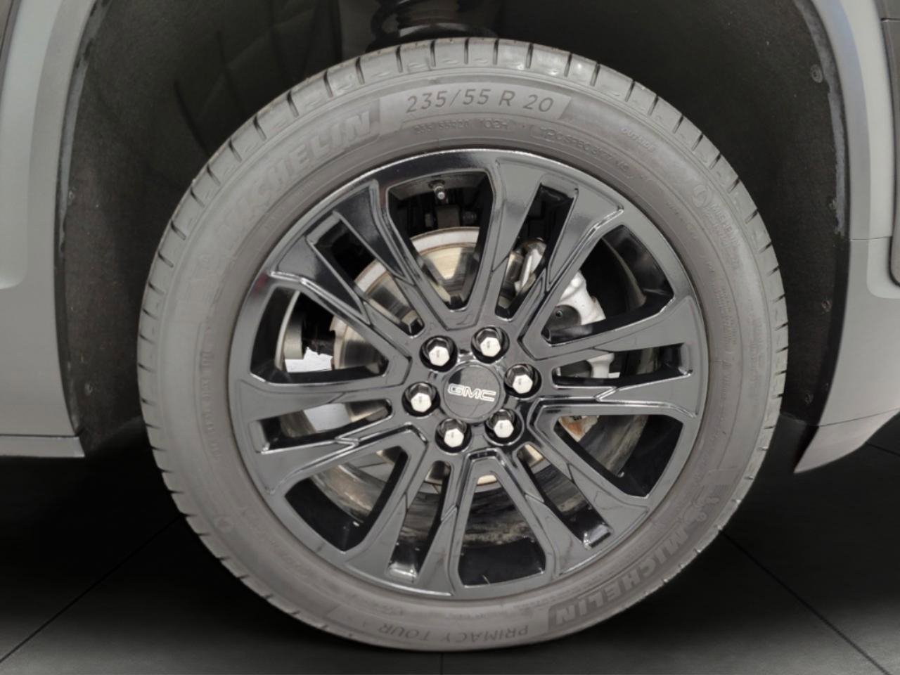 Used 2023 GMC Acadia SLE w/ Driver Convenience Package image 4