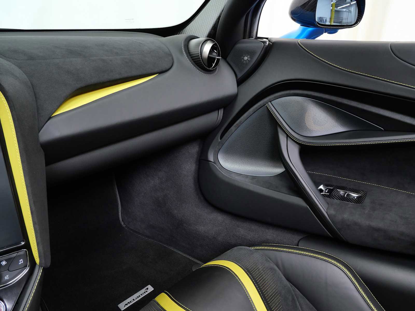 Used 2022 McLaren 720S Spider image 25