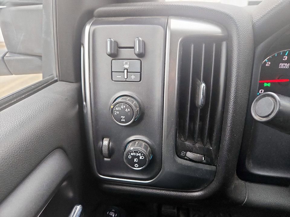 Used 2015 Chevrolet Silverado 1500 LT w/ LT Convenience Package image 19
