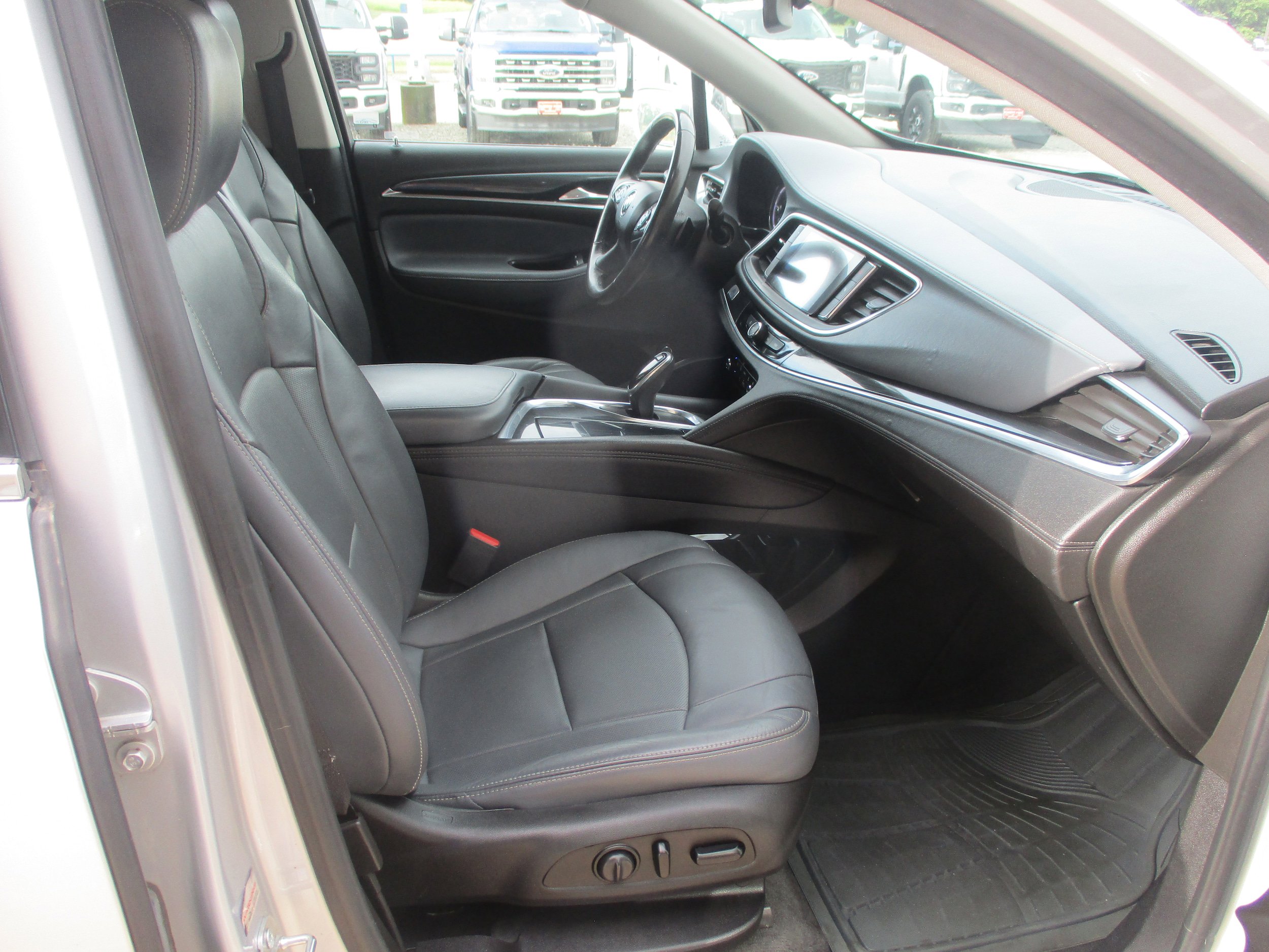 Used 2020 Buick Enclave Essence FWD image 12