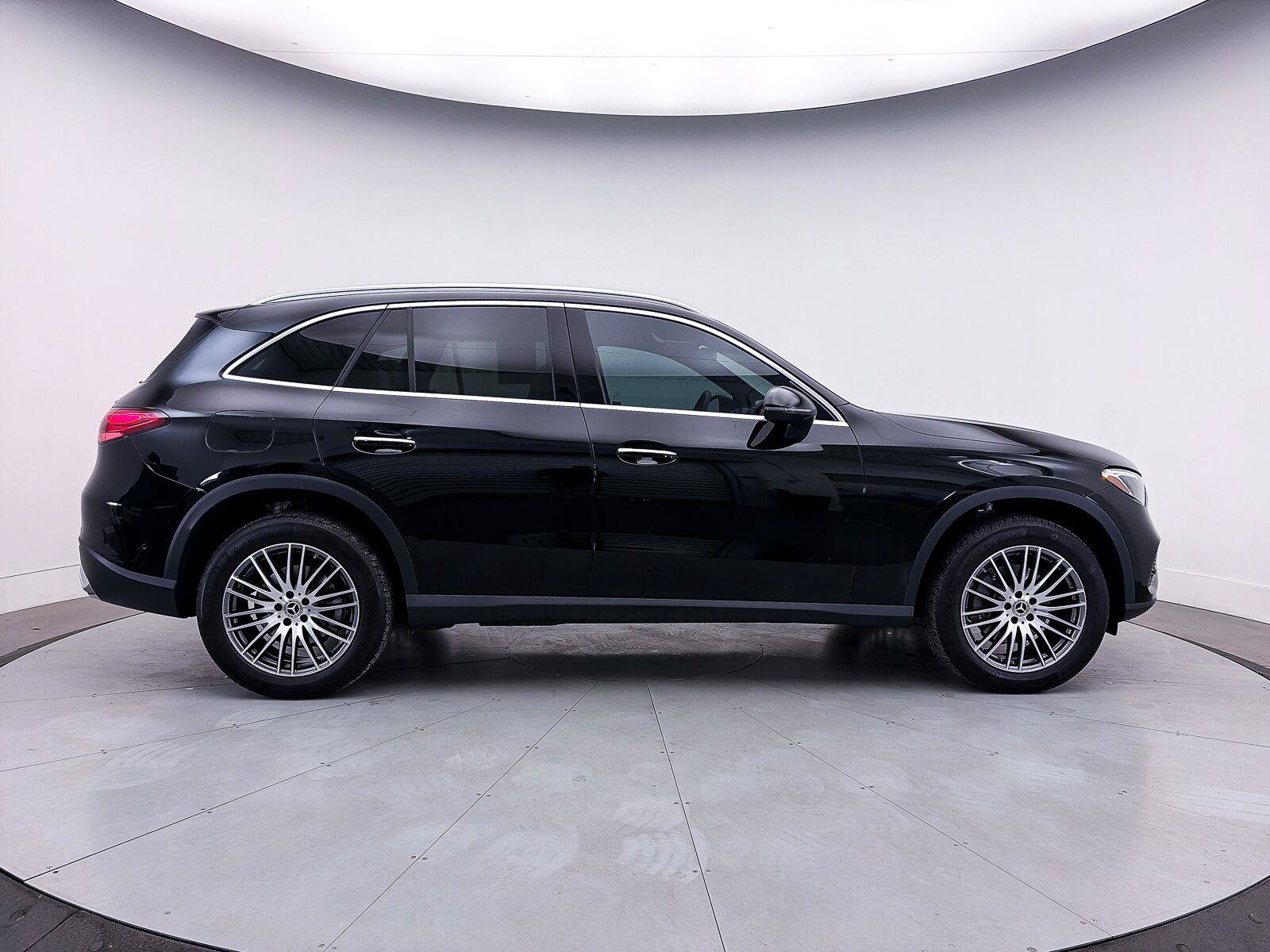 Used 2024 Mercedes-Benz GLC 300 4MATIC image 42