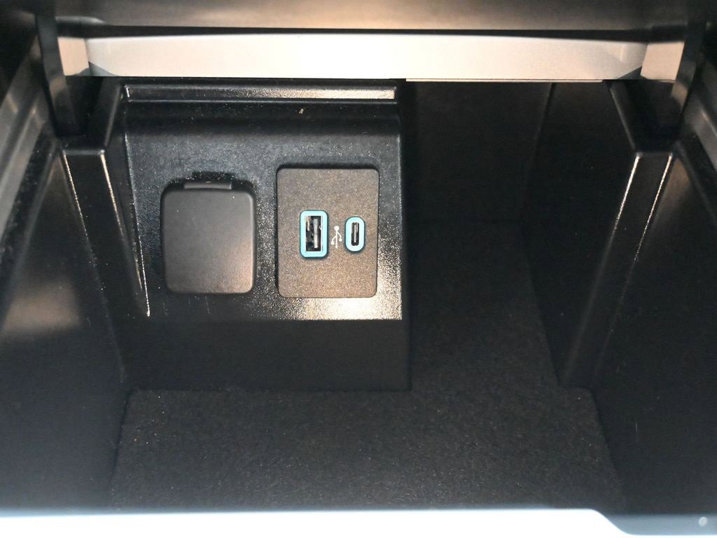 Used 2023 Ford Explorer Limited w/ Equipment Group 301A image 31