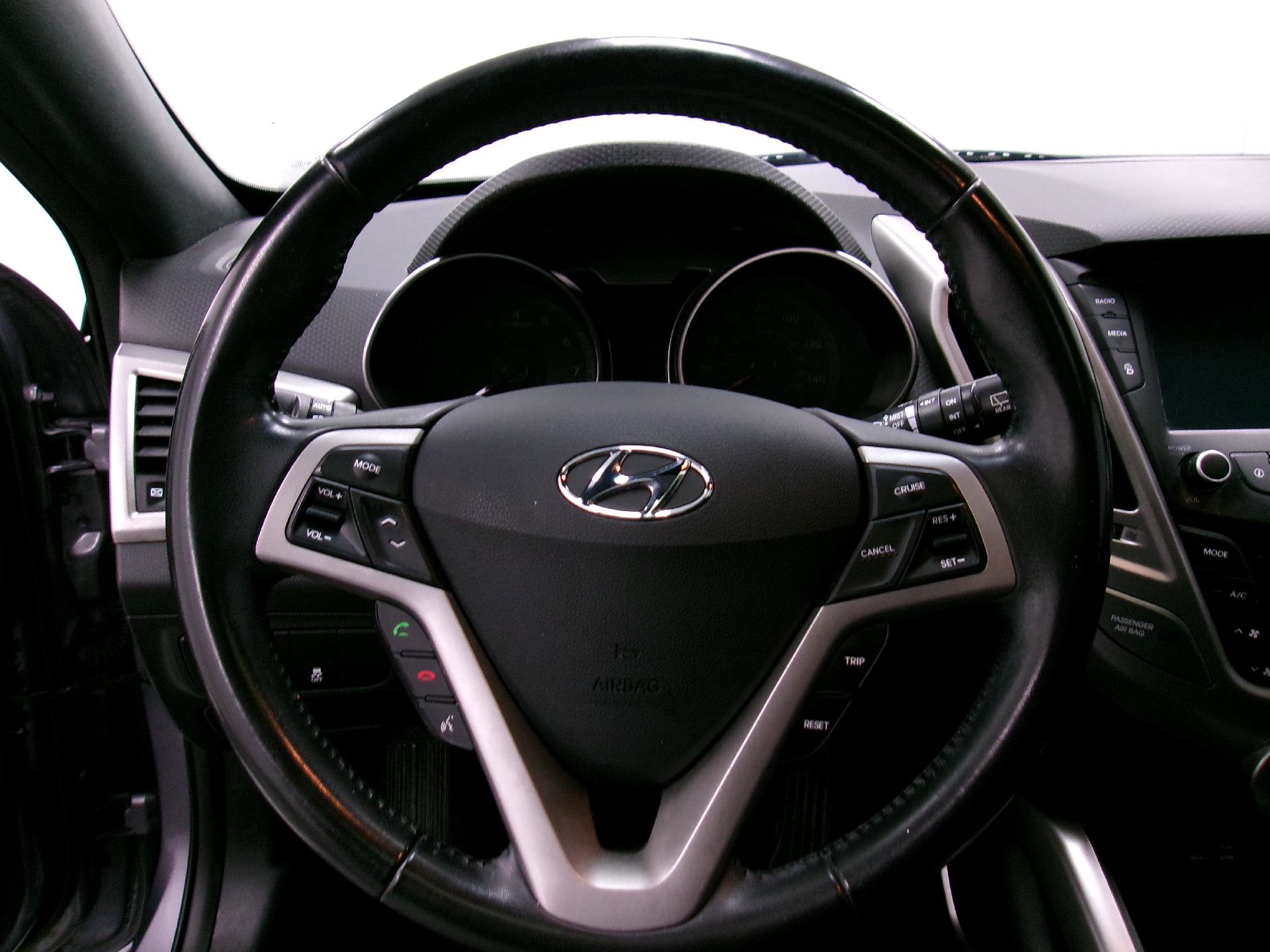 Used 2017 Hyundai Veloster Value Edition image 6