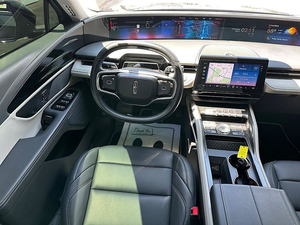 Used 2025 Lincoln Nautilus Premier AWD/4WD image 17