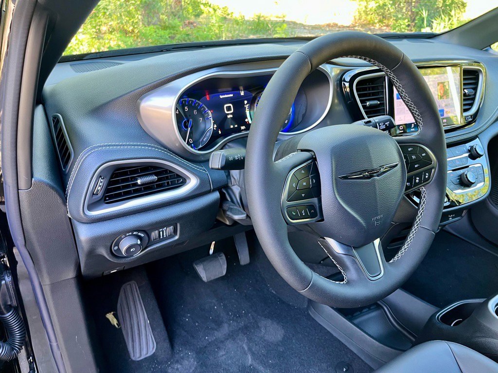 New 2026 Chrysler Pacifica Select image 9