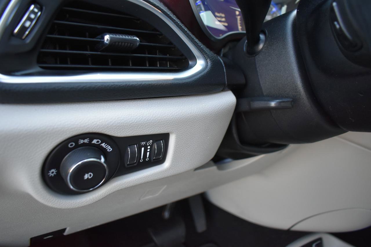 Used 2020 Chrysler Pacifica Limited image 44