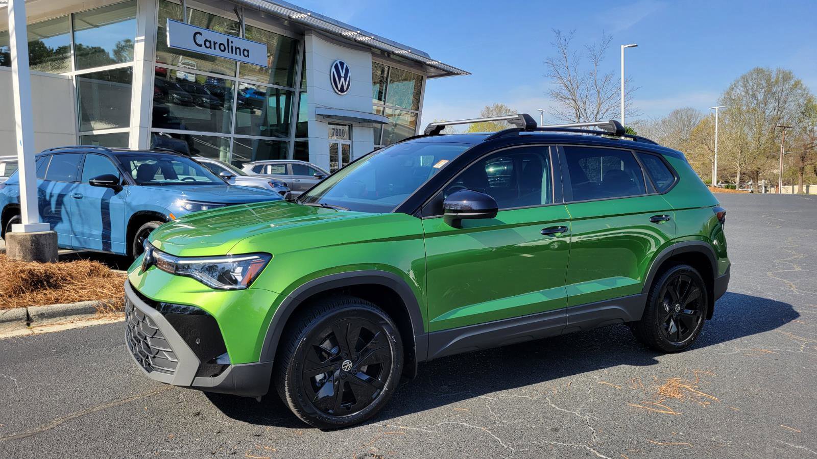 Certified 2025 Volkswagen Taos SE w/ Taos Adventure Package (SXB) FWD image 1