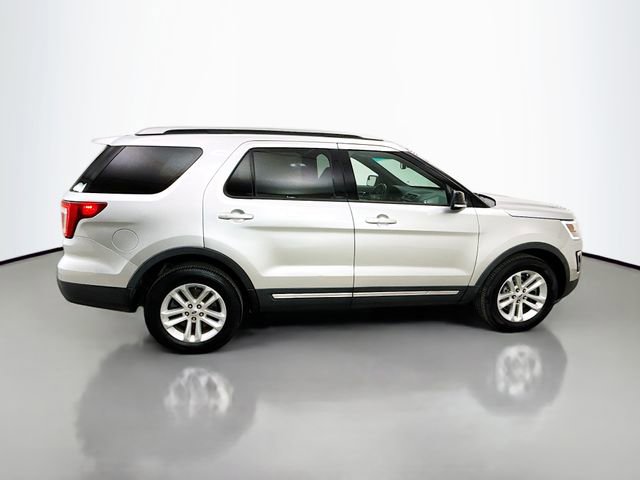 Used 2016 Ford Explorer XLT w/ Equipment Group 201A FWD image 8