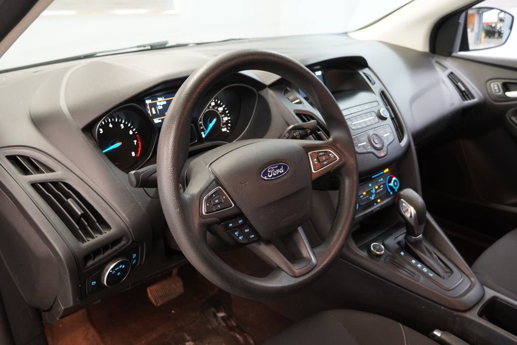 Used 2018 Ford Focus SE FWD image 6