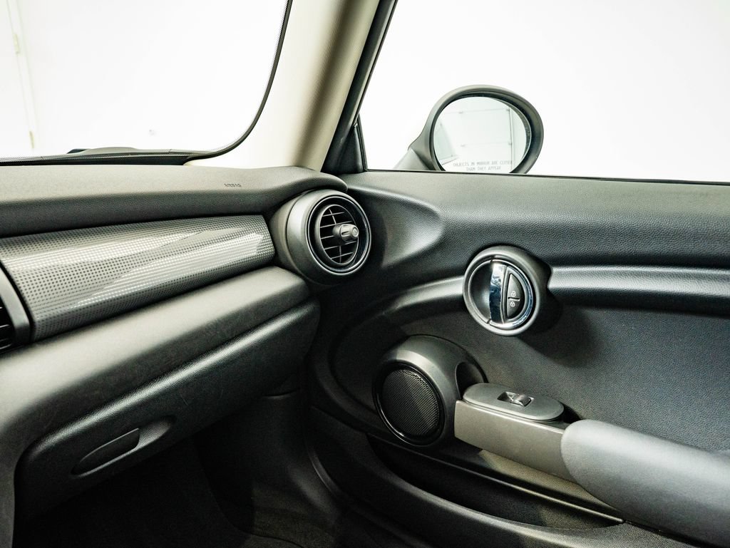 Used 2018 MINI Cooper 2-Door Hardtop FWD image 36