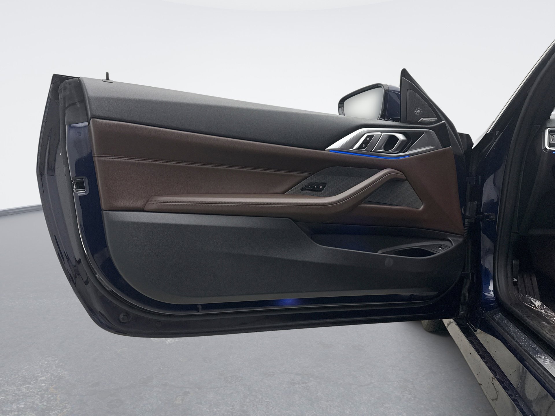 Used 2022 BMW 430i xDrive Convertible w/ Premium Package image 9