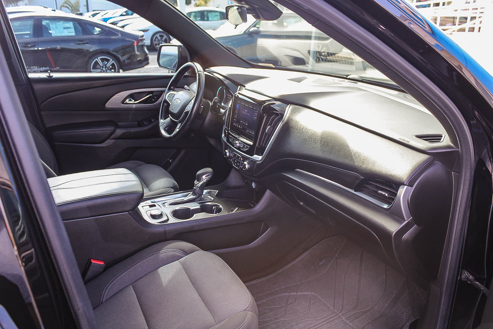 Used 2022 Chevrolet Traverse LT FWD image 18