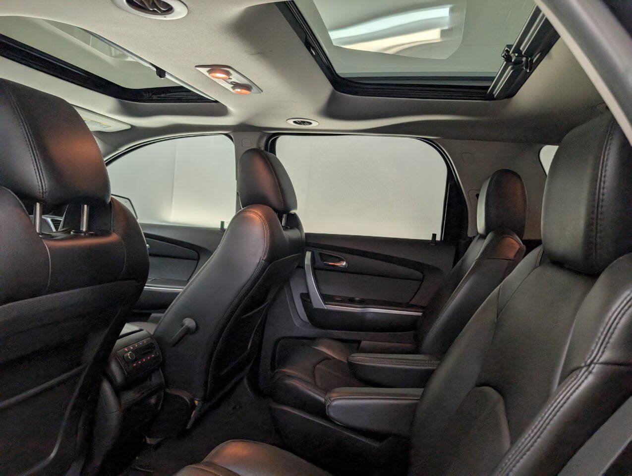Used 2011 GMC Acadia SLT AWD/4WD image 16