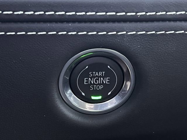 New 2026 Cadillac Escalade ESV Platinum Sport w/ LPO, ONYX Package AWD/4WD image 18