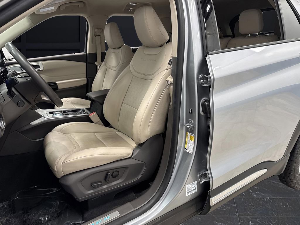 Used 2023 Ford Explorer Platinum w/ Class IV Trailer Tow Package image 4