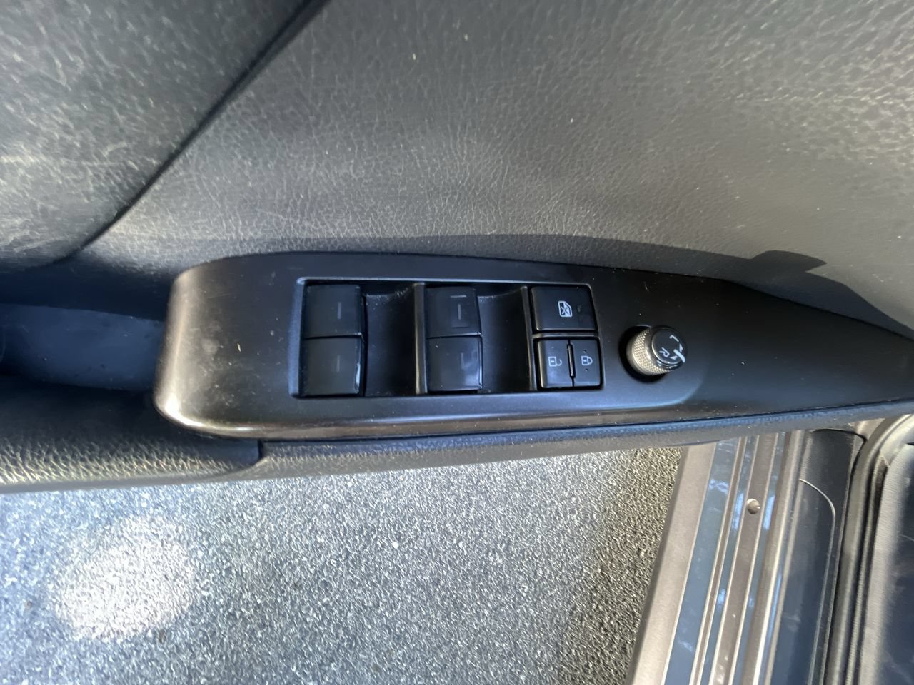 Used 2021 Toyota Camry LE FWD image 4