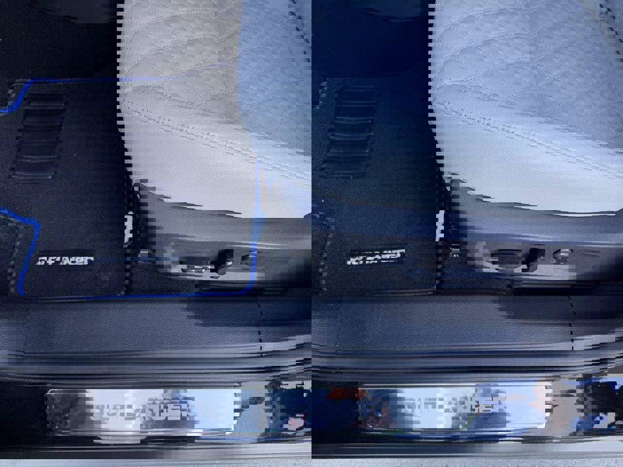 Used 2024 Mitsubishi Outlander SEL image 11