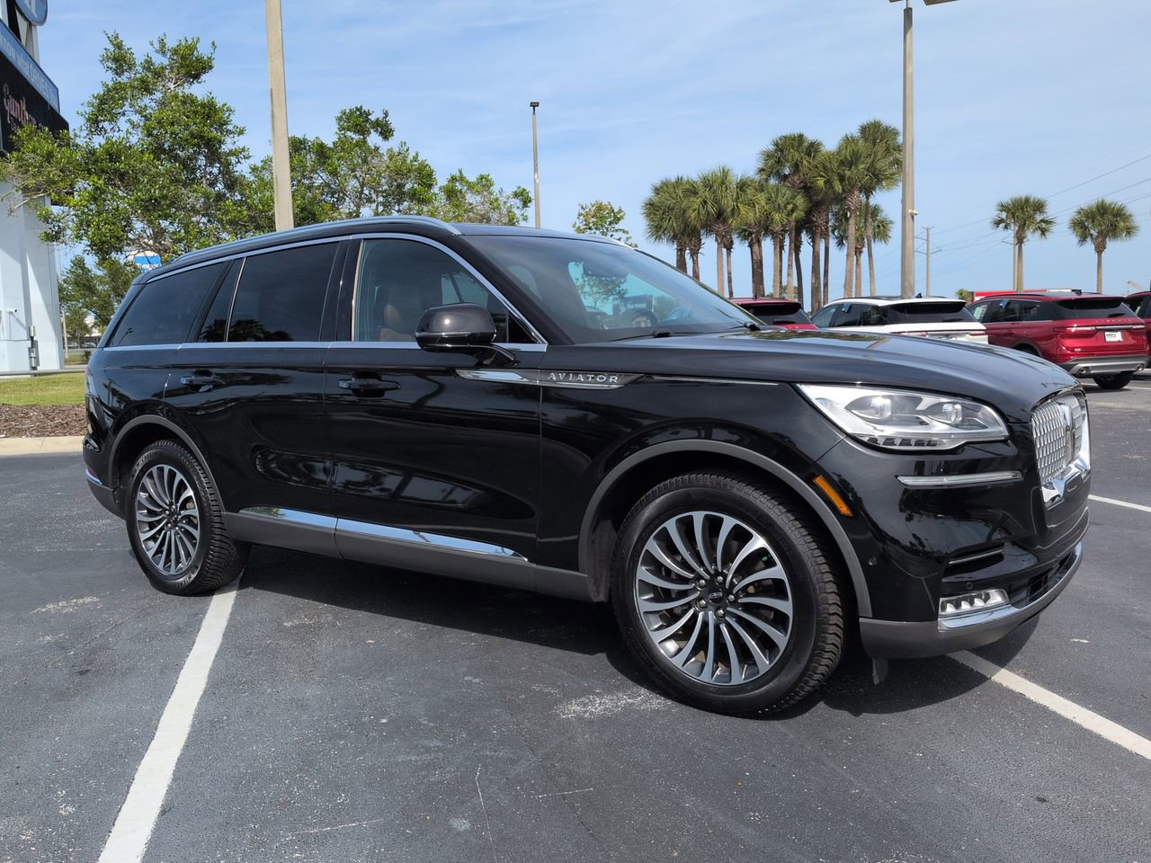 Used 2023 Lincoln Aviator Reserve w/ Equipment Group 201A AWD/4WD image 2