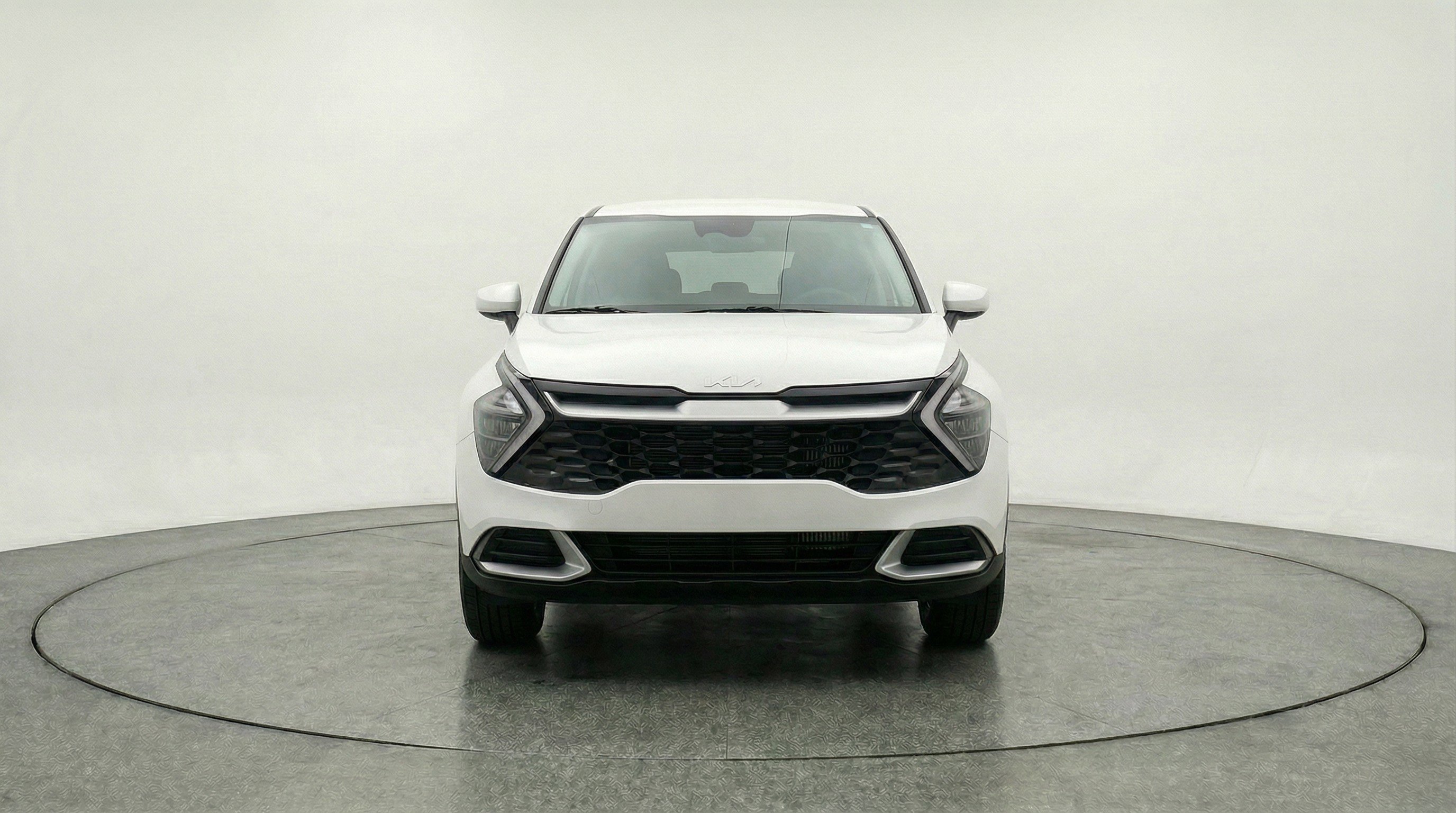 Used 2025 Kia Sportage LX image 2