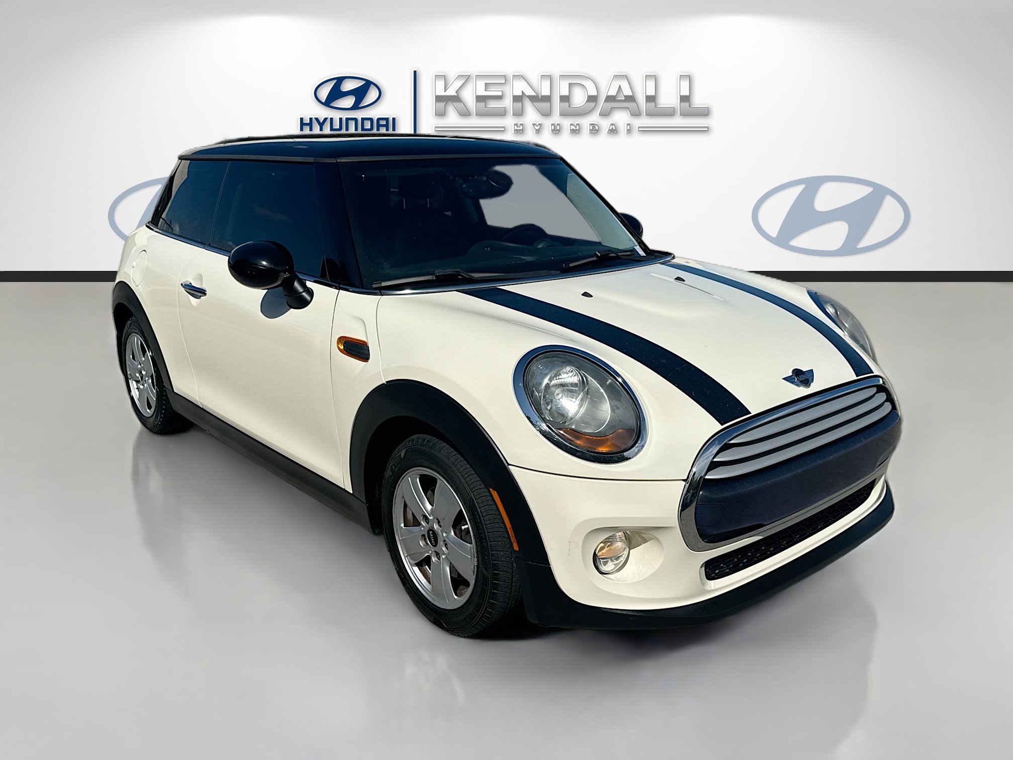 Used 2015 MINI Cooper 2-Door Hardtop FWD image 1