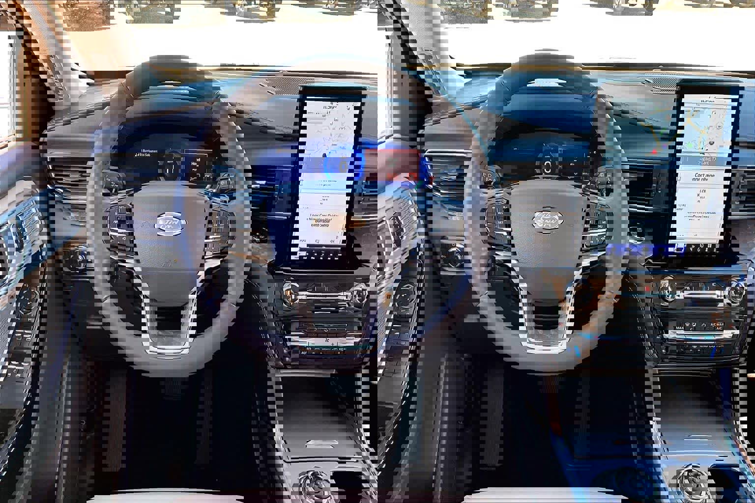 Used 2021 Ford Explorer Platinum w/ Equipment Group 601A image 5