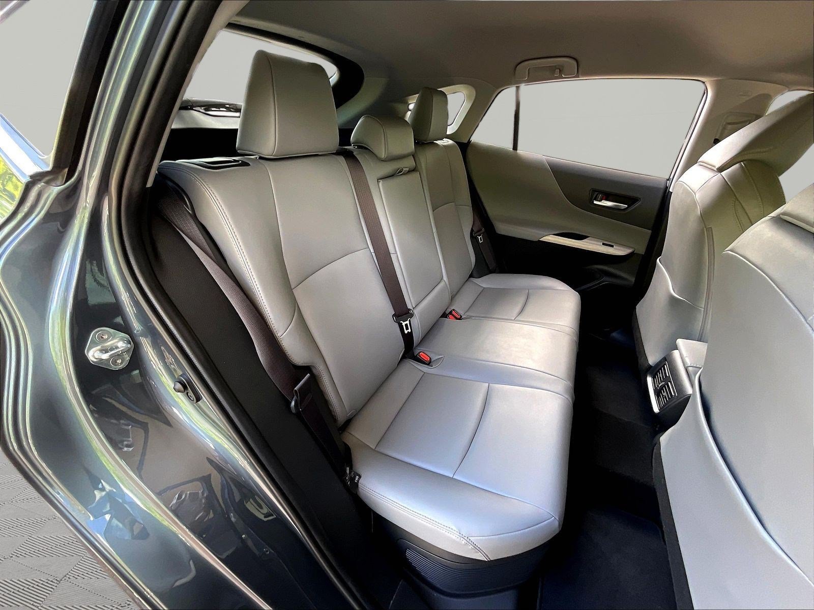 Used 2024 Toyota Venza XLE AWD/4WD image 25