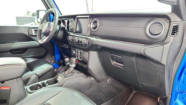 Used 2023 Jeep Wrangler Unlimited Sahara w/ Cold Weather Group image 23