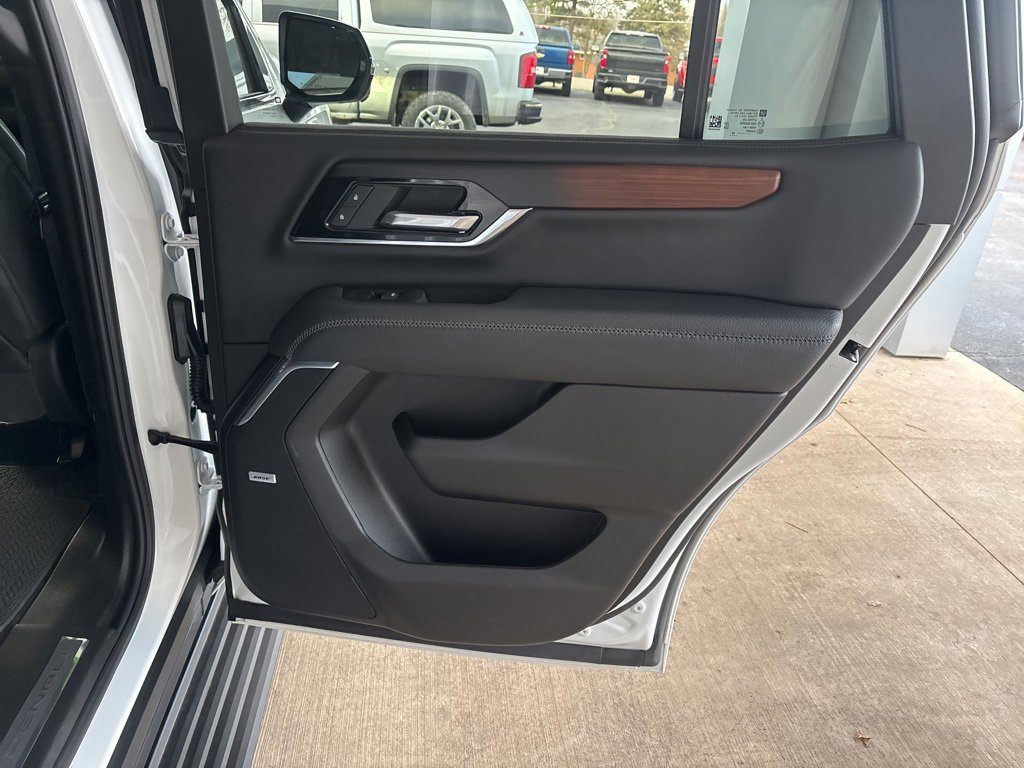 Used 2025 GMC Yukon Denali image 39