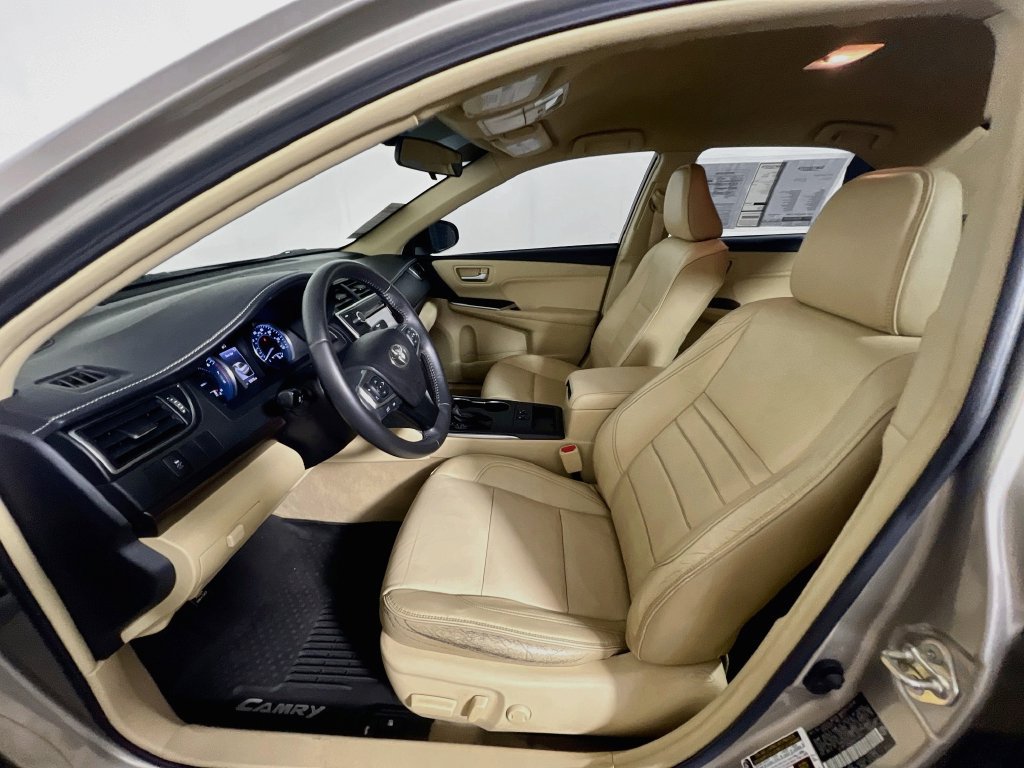 Used 2017 Toyota Camry XLE FWD image 12